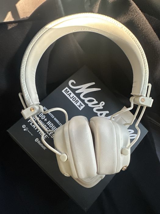 Продается наушник  Marshall V5