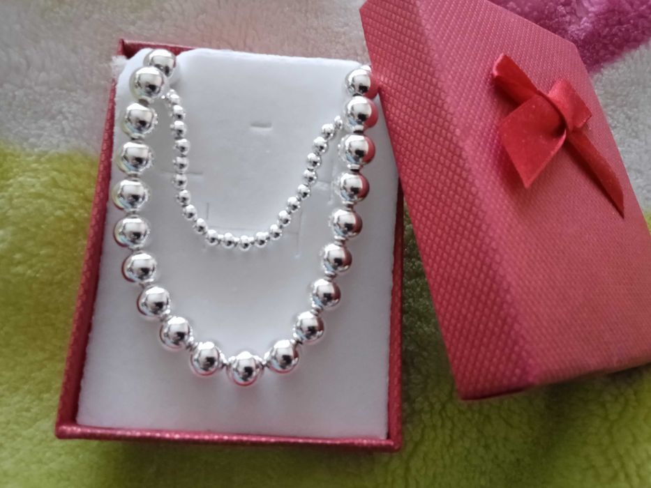 Чисто нов, сребърен комплект.  Ланец и гривна.В подаръчна кутия