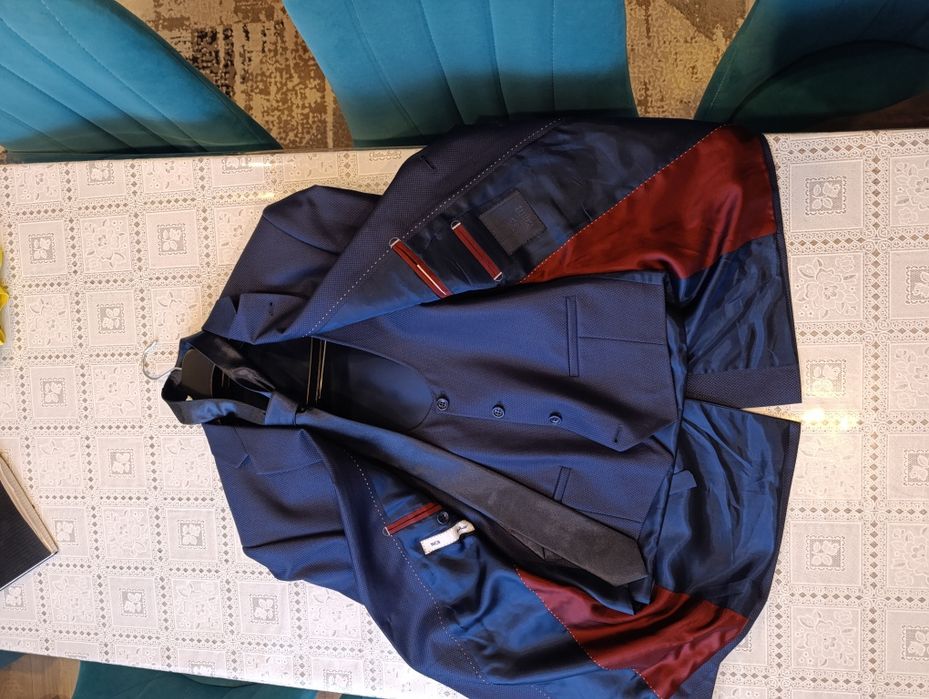 Костюм, тройка + галстук