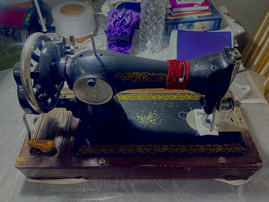 Продам швейную машинку