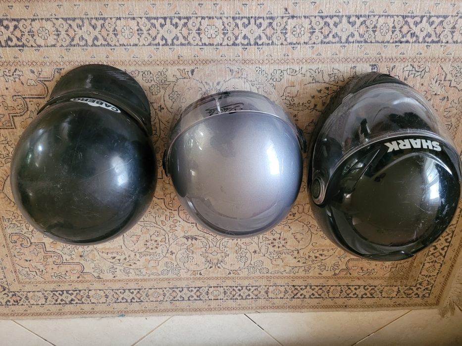 Pantaloni piele, geci, casca, manusi moto, motociclist