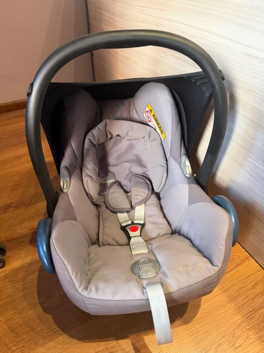 Стол за кола Maxi-Cosi CabrioFix с изофикс система FamilyFix комплект