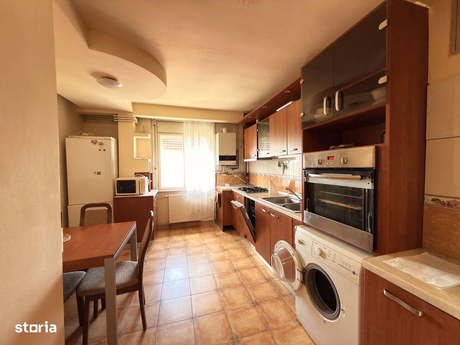 Ap. 3 camere , etaj intermediar , centrala pe gaz - Sala Olimpia