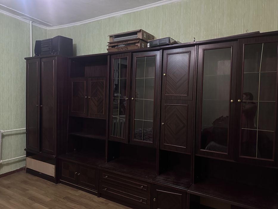 Продаю шкаф(сервант)