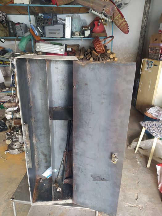 Сейф металлический