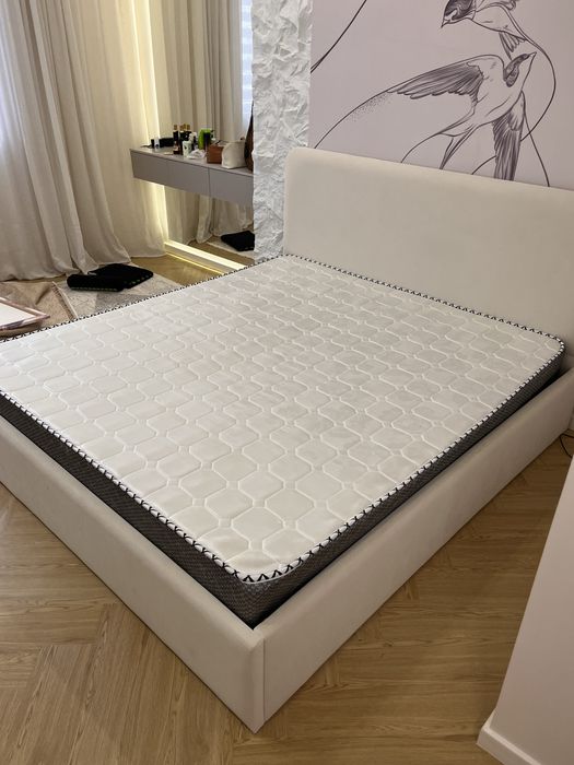 Матрас б/у чистый