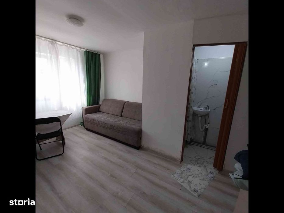 Cameră de cămin cu baie Nicolina și Baza 3