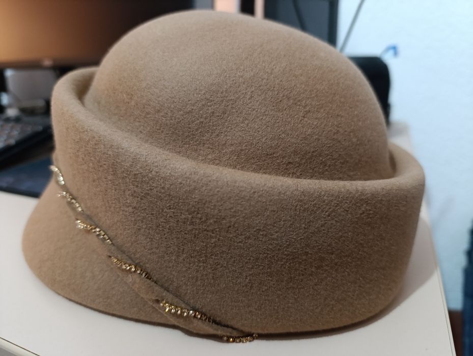 Palarie moderna, maro deschis (noua)