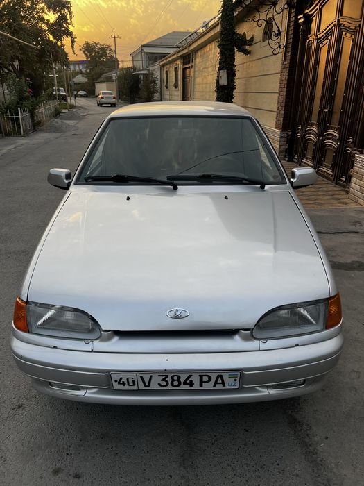 Машина Lada 2115.