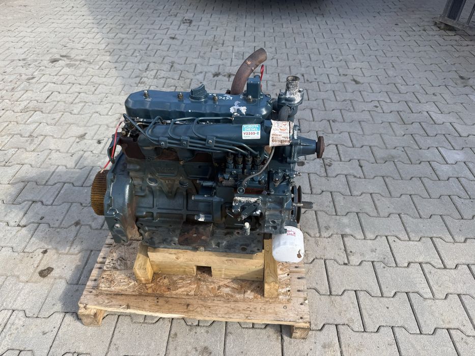 Motor Kubota V2203