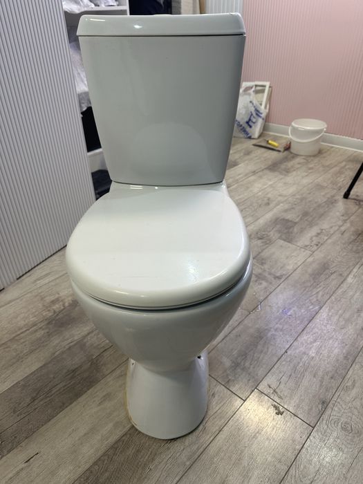 Унитаз в хорошем состаяние