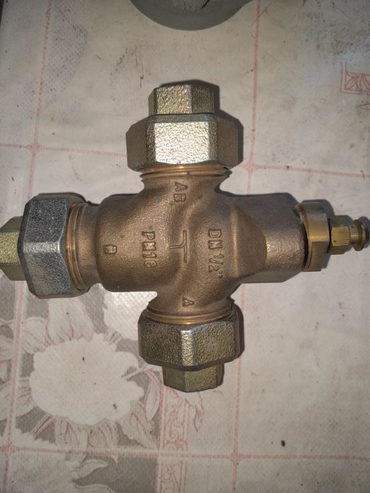 Регулятор температуры и расхода воды