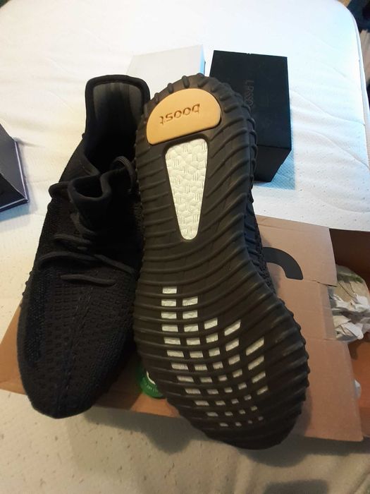 Adidași Yeezy Boost nr 40