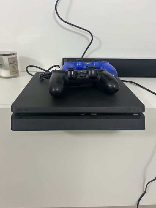 Ps4 slim + 2 controllere