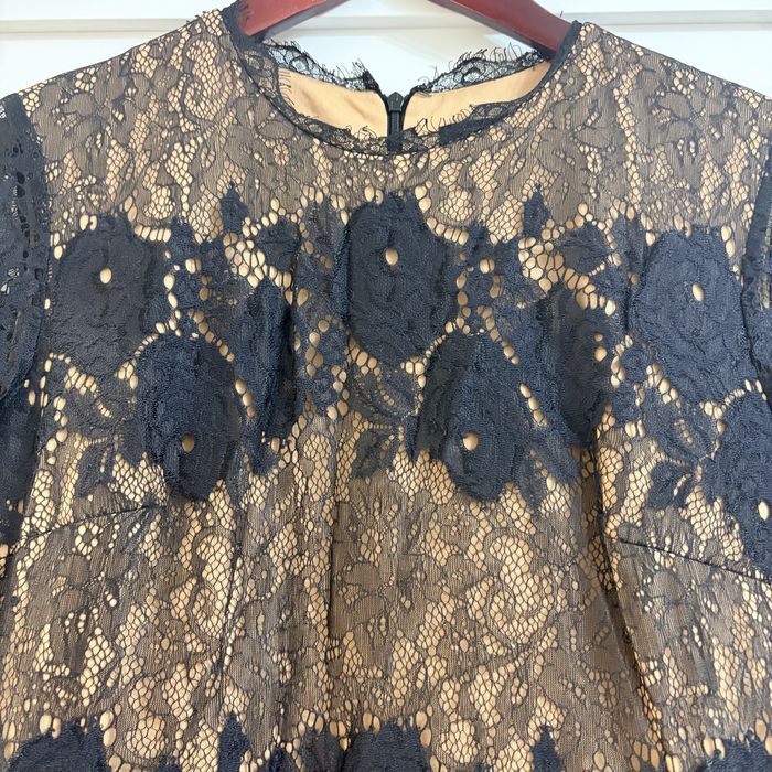 Продам платье кружевное