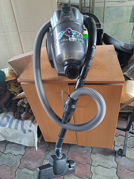 Продам пылесос artel