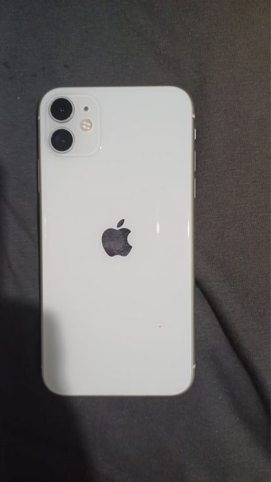Айфон 11  без трещин