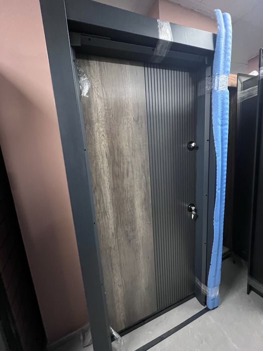 Входни врати блиндирани за апартамент външни условия Промоция