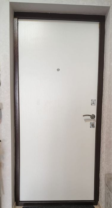 Продам входную дверь