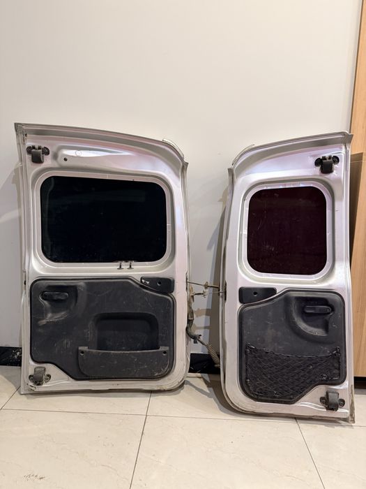 Продам двери на Ларгус оригинал