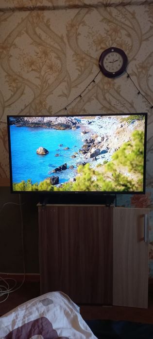 Продам телевизор смарт LD.