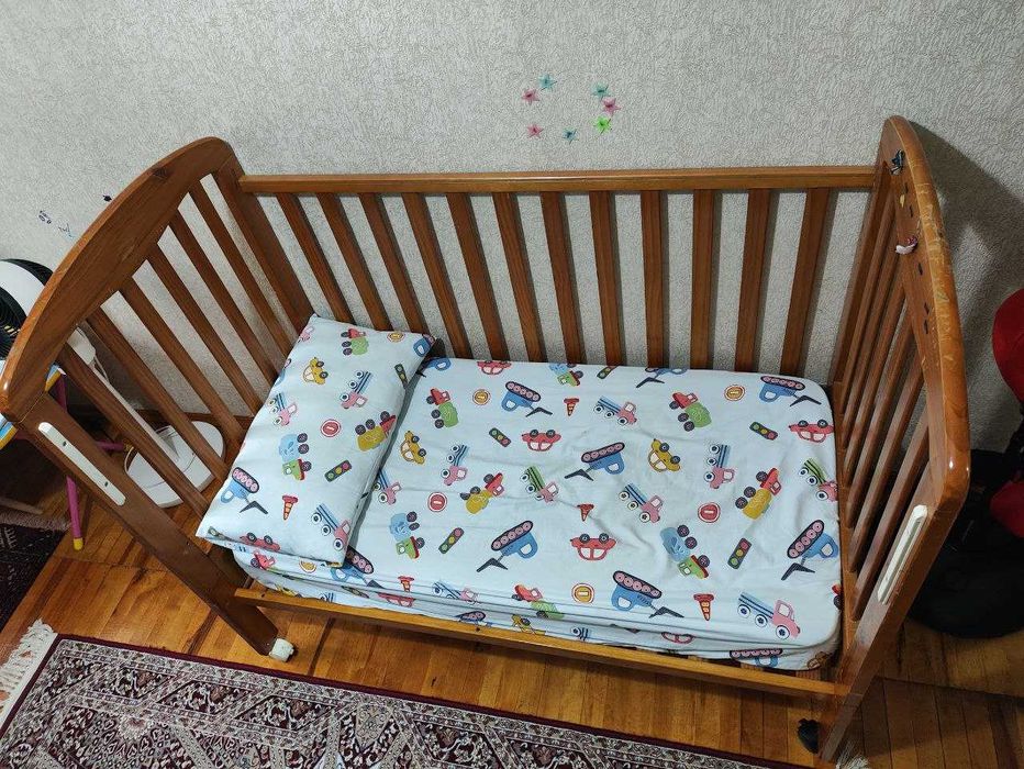 Детская кровать, производство Малайзия, из натурального дерева