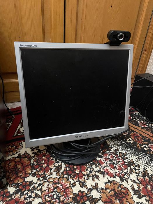 Unitate centrala cu monitor și tastatura, sistem audio