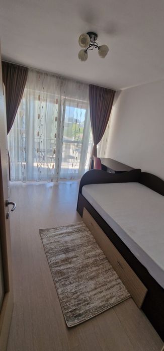 Inchiriez apartament cu 3 camere
