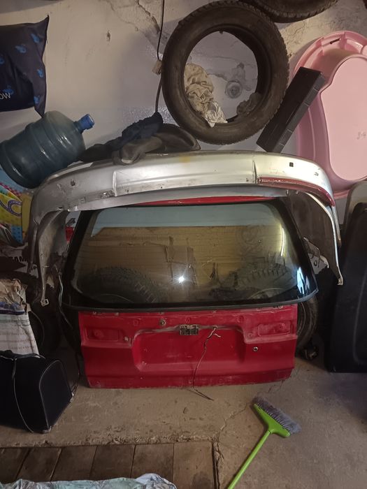 Задняя дверь багажника митсубиси