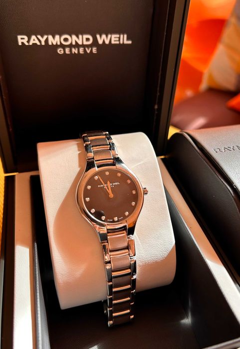 Луксозен швейцарски дамски часовник Raymond Weil Noemia с 12 диаманта