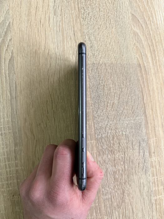 iPhone 11 • 128GB • Black • Liber rețea