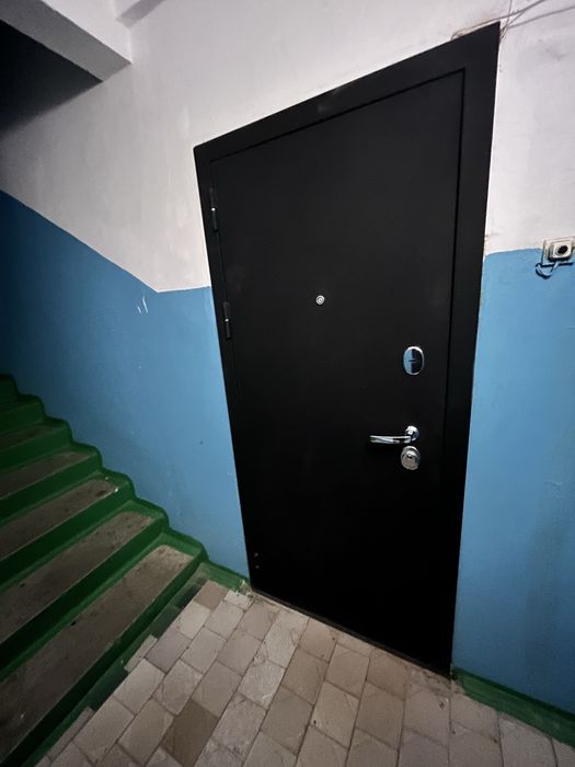 Продам входную дверь