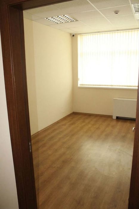 Цял офис етаж в Гара Искър – светъл, гъвкаво разпределение, близо до