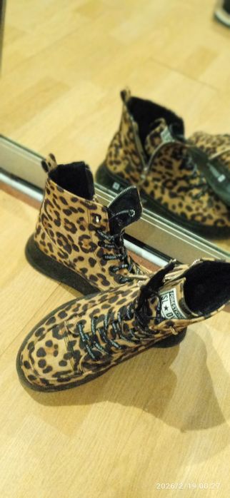 Продам ботинки один раз одели за 5000 отдам