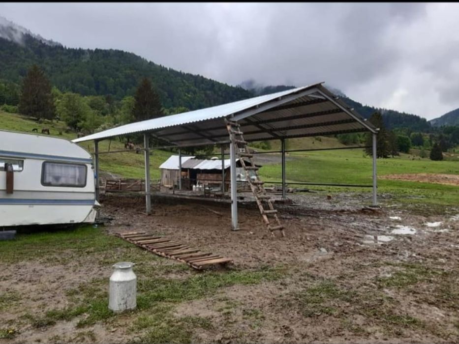 Vând structura metalica
