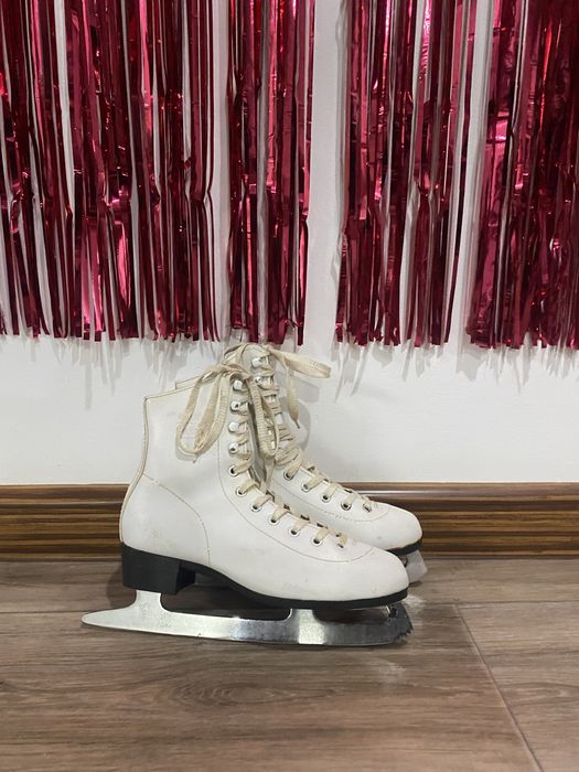 Коньки, женские.