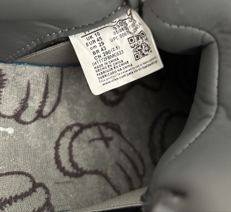 jordan retro 4 x kaws