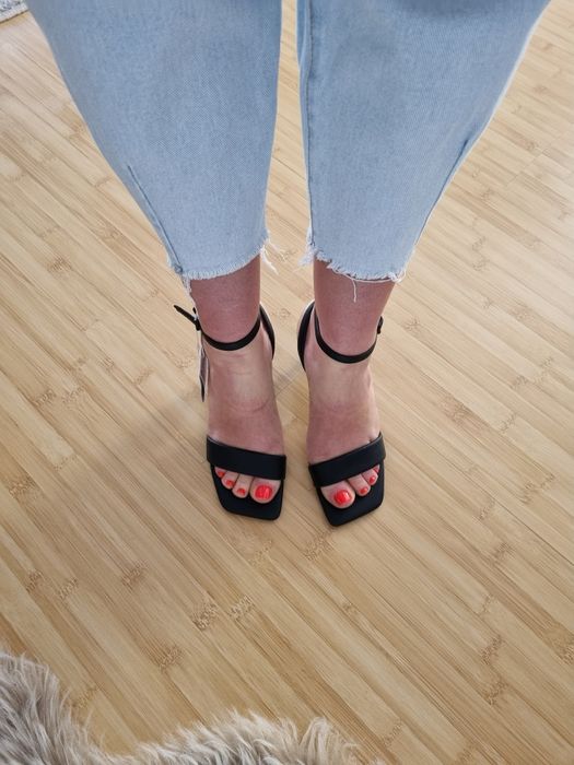 Sandale de la Stradivarius (mar.35)(22,8 cm)