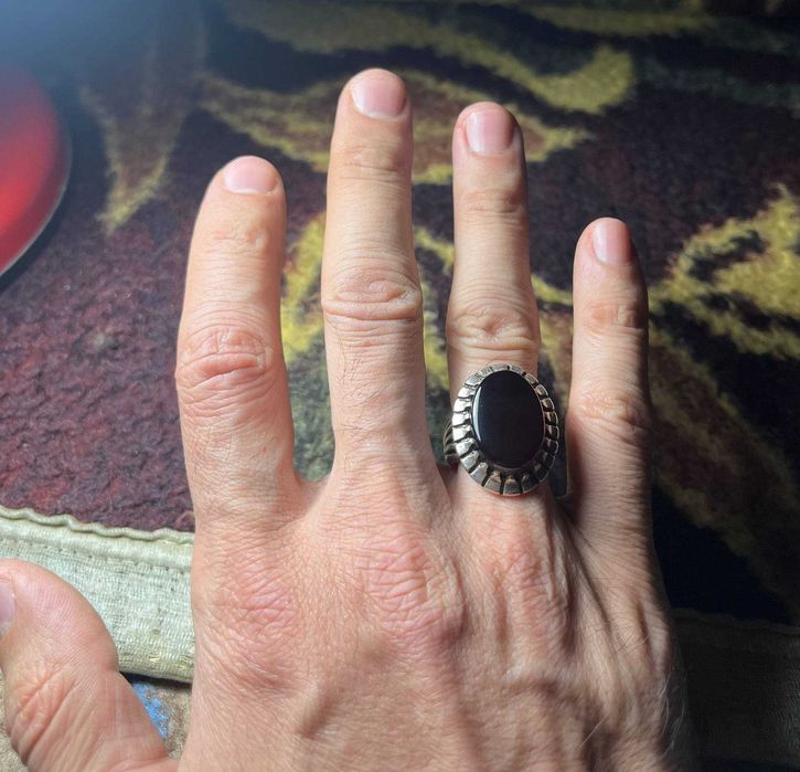 Мужской перстень из серебра с натуральным минералом/ Kumush uzuk 925