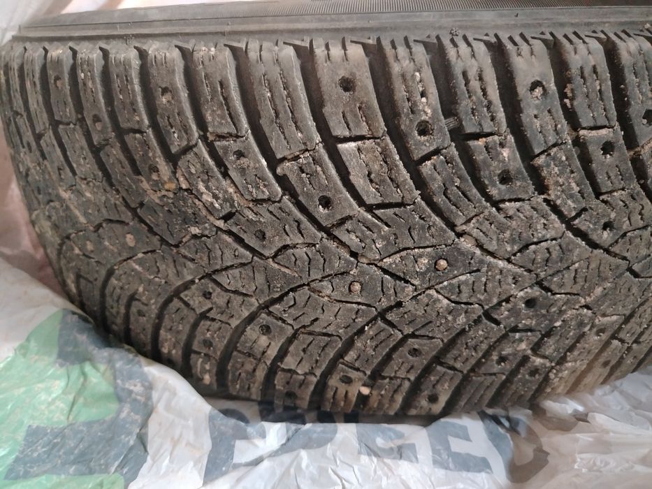 Продам автошины зимние.