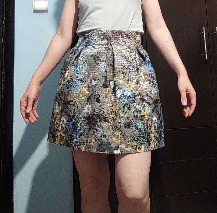 Блуза Sinsay Grinch, ватирана/ зелен  пуловер H&M/ Къса разкроена пола