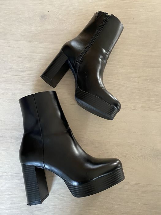 Vand ghete H&M superbe.