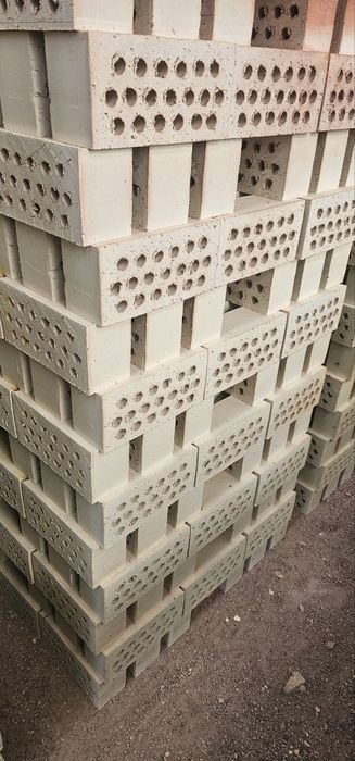 Pishgan Teshikli termo g'isht