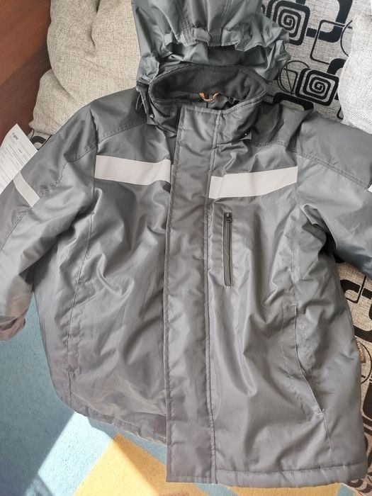 Продаеться зимний костюм.