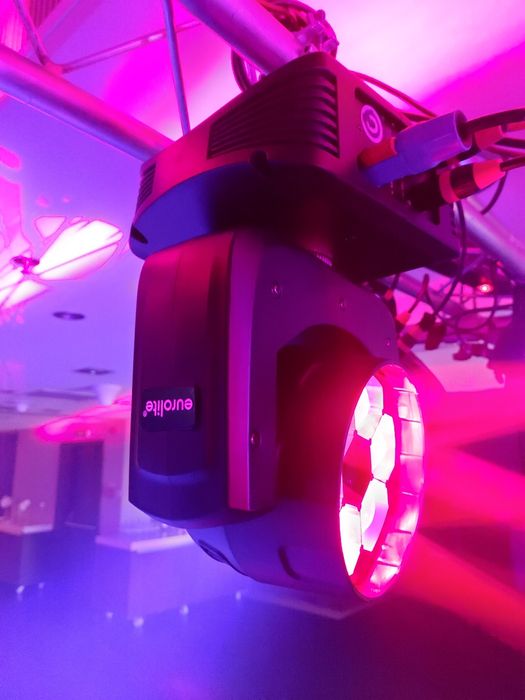 RGBW Moving Head flower with large zoom range and 6 x 12 W LED
EUROLIT