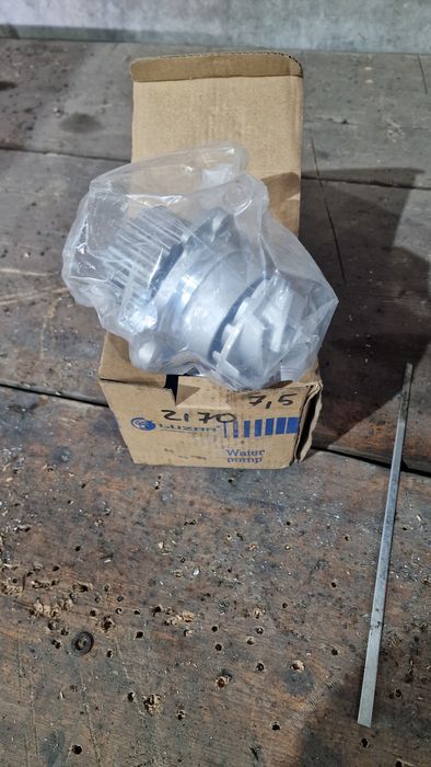 Продам помпу на ваз