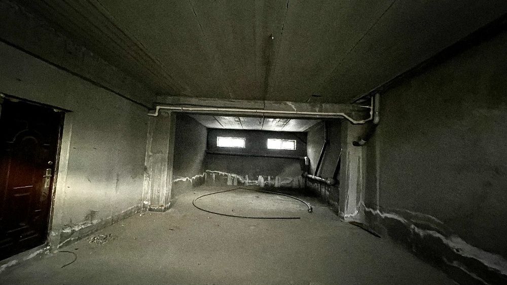 Charxin shaxarchasida yangi domlardagi padval qismi sotiladi