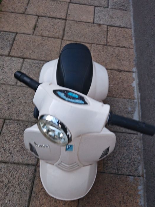 Motocicleta vespa copii