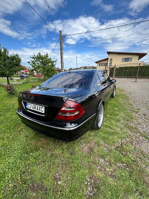Mercedes-Benz E class. Accept si schimb cu cutie automata