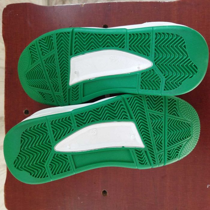 Кроссовки с удобной колодкой.